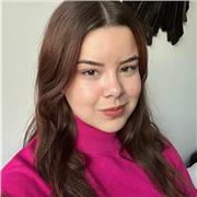 Profesora de música imparte clases de lenguaje musical y piano en español, inglés o francés